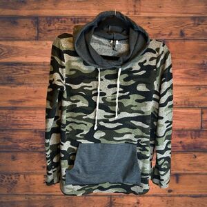 5 for $25🔥Glitzy Girlz Camouflage Hooded Long Sleeve Shirt Girls Size Medium